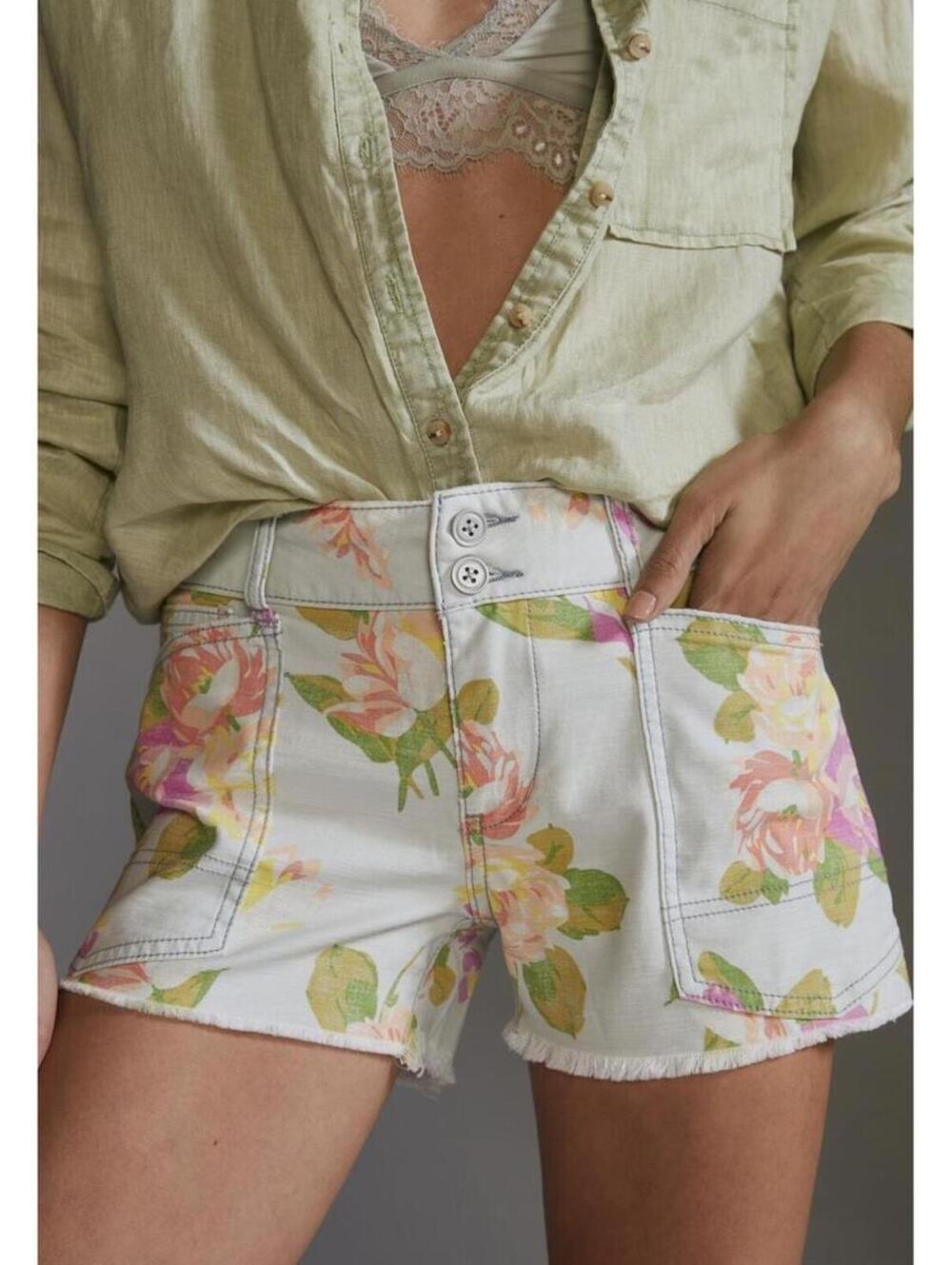 Pilcro Low Rise Wanderer White pastel Floral distressed hem shorts size 28
